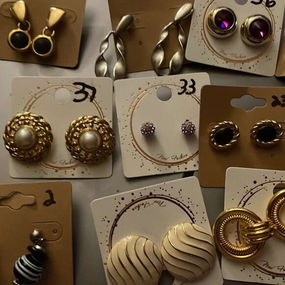 Lot of 10 post Earrings - Picture 1 of 7